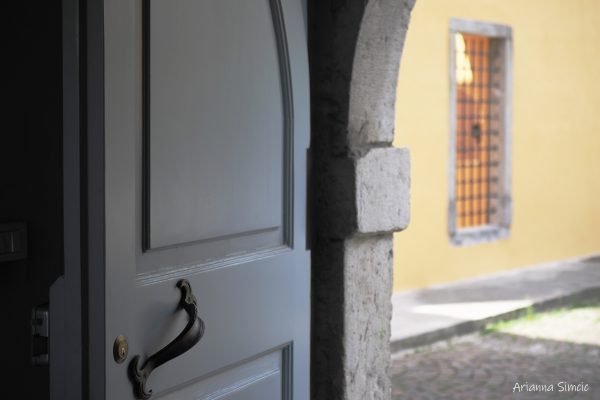 Questa immagine ha l'attributo alt vuoto; il nome del file è leporteaccanto1.jpg